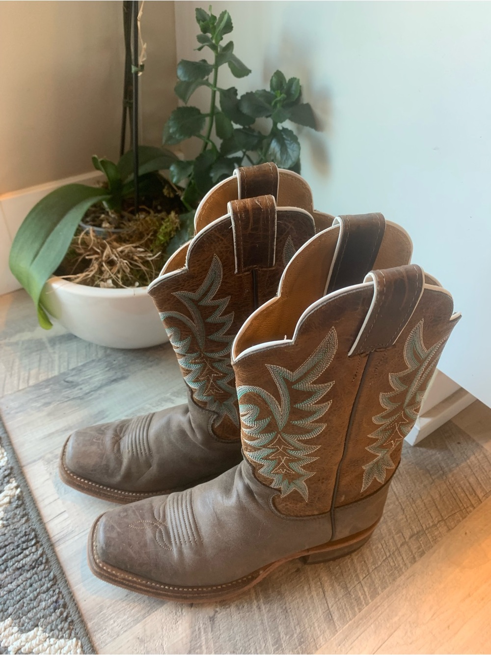 Justin Boots Brown Leather Western Heeled Cowboy Boots with Turquoise Stitching